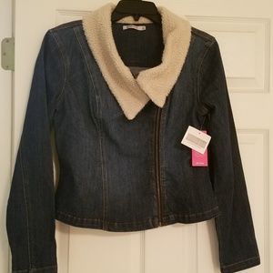 Denim jacket with fur collar